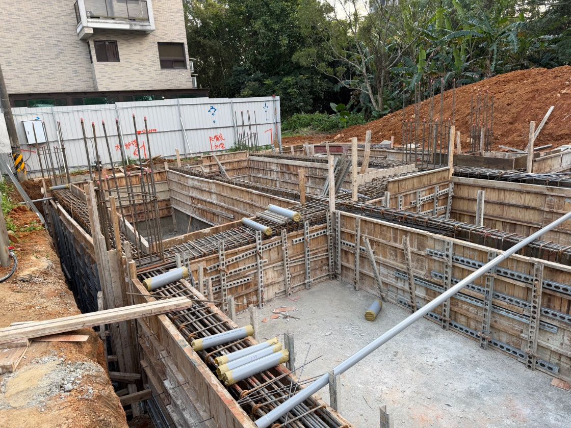 天丞晶綻-健行段( FS地梁模板組立 2026/01/09)